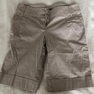 Super cute Jacob beige shorts